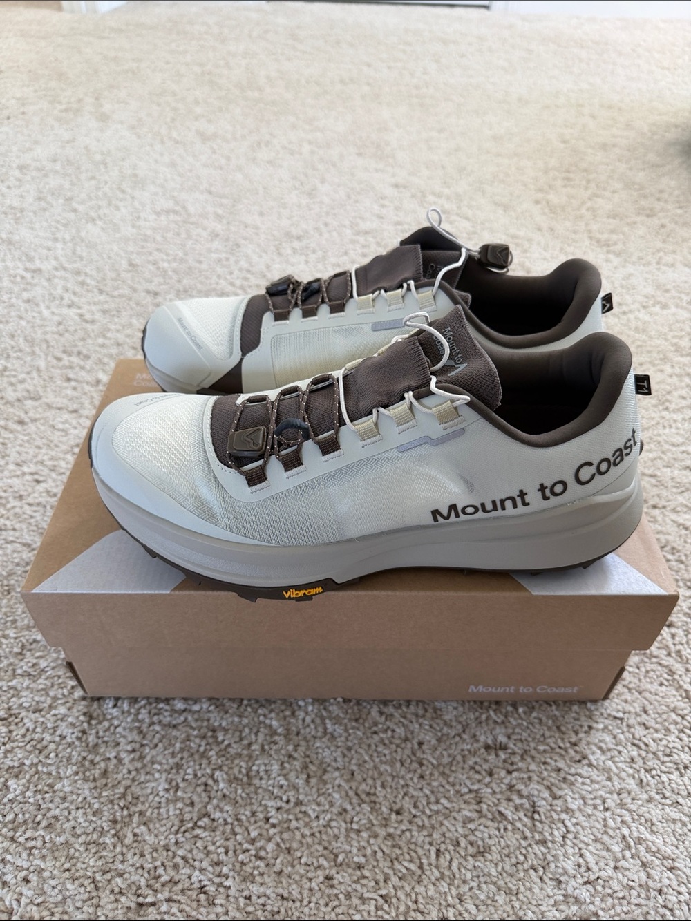 Mount to Coast T1 men’s 9.5 Dune BRAND NEW NEVER WORN